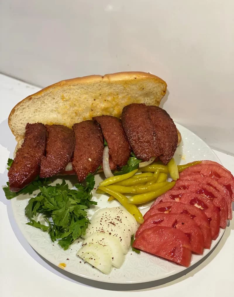 Sucuk Ekmek Arası